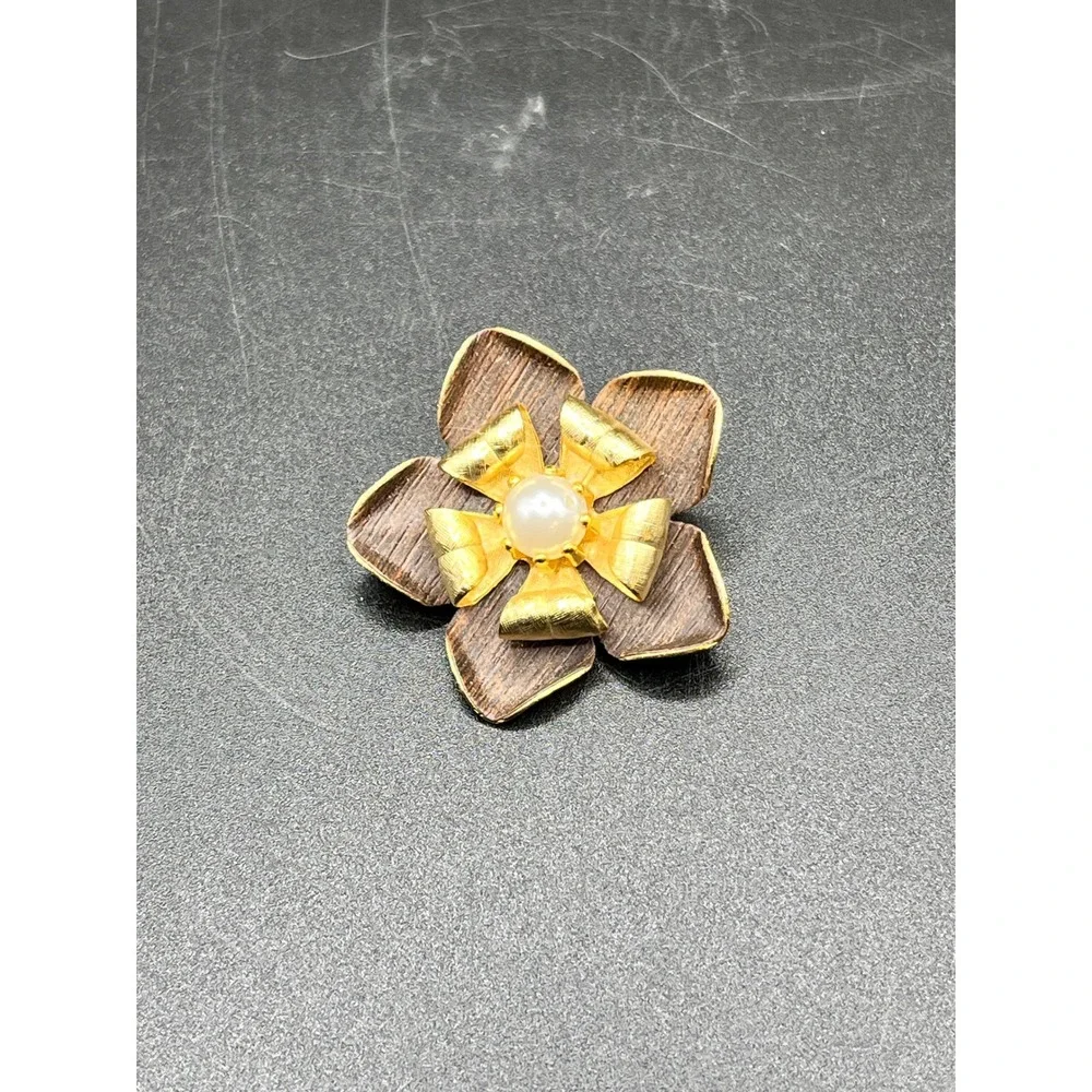 Gold Tone Brushed Flower Brooch Pin Pearl Center Statement‎ Accessory Floral
